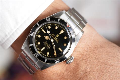 james bond rolex submariner rogar moore|Rolex Submariner 6538 big crown.